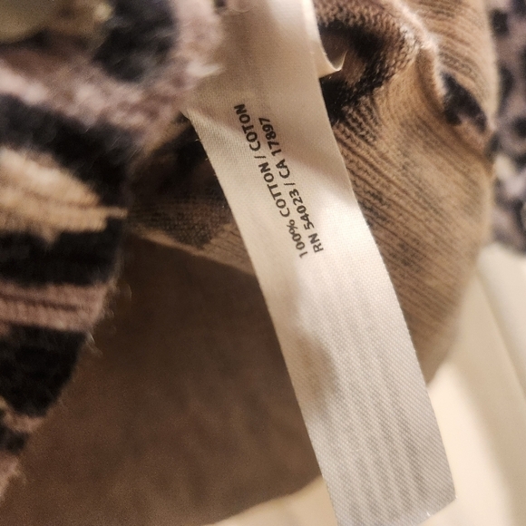 Old Navy Lavander Animal print cardigan 100% cotton - Picture 5 of 8